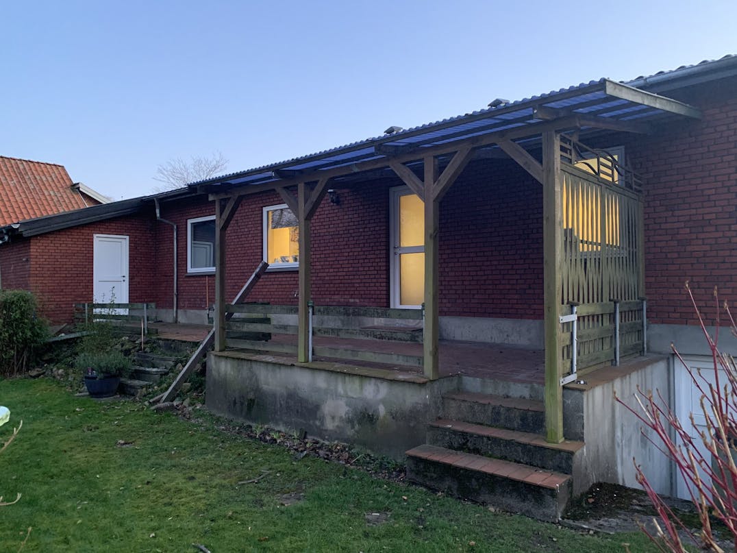 36 kvm. terrasse med jerngelænder 36 kvm. terrasse med jerngelænder